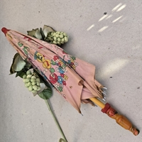 lyseroed-med-dyreboerneprint-boerne-parasol-trae-haandtag-retro-legetoej